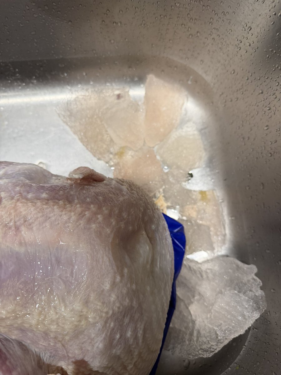 BoozyEstate tweet media