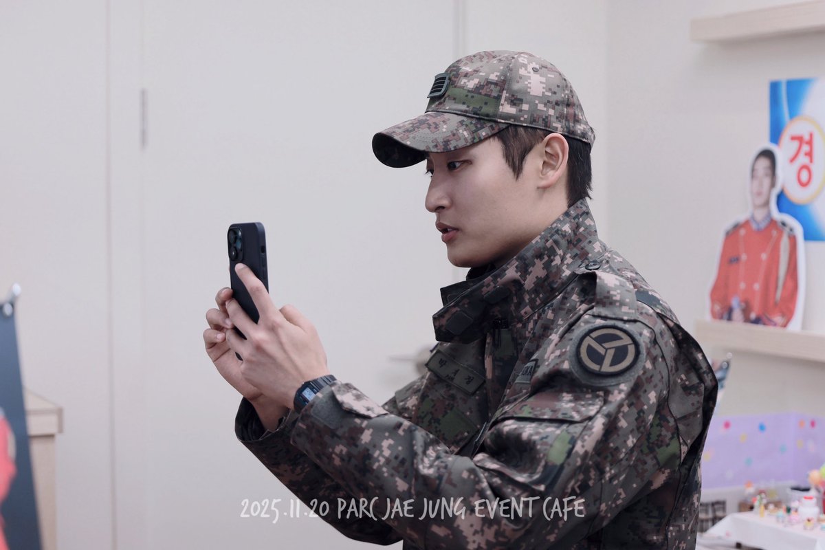 jazzparc's tweet photo. 주인공 등장ᐕ)ﾉ
박재정 전역과 데뷔 12주년 이벤트 카페 방문샷

#박재정 #전역축하해 #데뷔축하해 #사진 #parcjaejung #eventcafe https://t.co/0lgMakduze