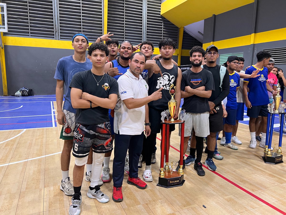 ucn_central's tweet image. UCN obtuvo el tercer lugar en baloncesto en la Copa Universitaria 2025 organizada por MINJUVE, destacando el talento, la disciplina y el esfuerzo de nuestros estudiantes atletas. Un logro que impulsa el deporte y los estilos de vida saludables en la comunidad universitaria. Más…