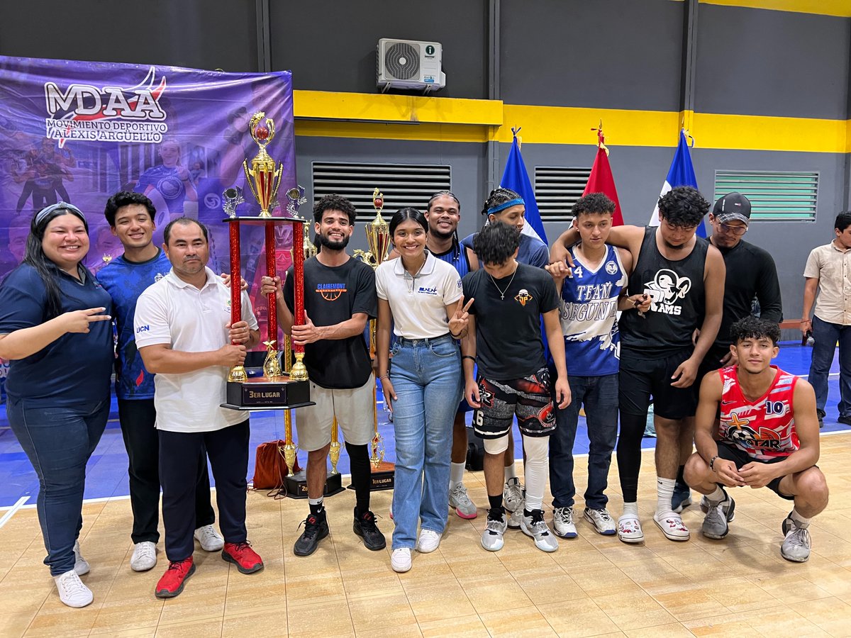 ucn_central's tweet image. UCN obtuvo el tercer lugar en baloncesto en la Copa Universitaria 2025 organizada por MINJUVE, destacando el talento, la disciplina y el esfuerzo de nuestros estudiantes atletas. Un logro que impulsa el deporte y los estilos de vida saludables en la comunidad universitaria. Más…