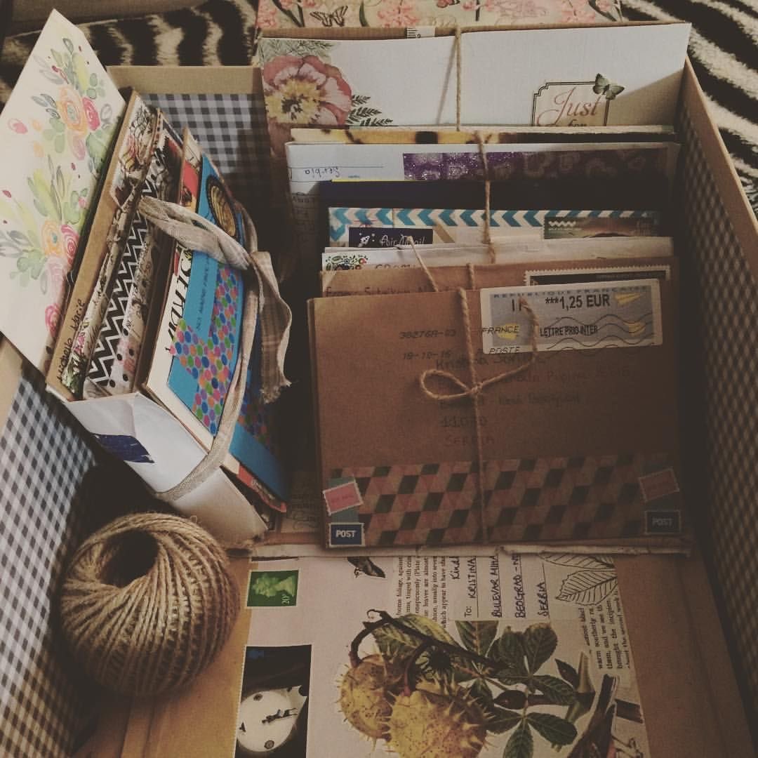 adek__wonuu's tweet image. Mas juga rapihin surat-surat ya dikasihin ke aku, biar bisa aku baca ulang dengan gampang kalau aku lagi sedih dan butuh dihibur 🥲 bahkan sama barang-barang punya aku mas itu ikut perhatiin dan sayangin huhu kok bisa ya aku dapet mas yang seromantis ini aaaaa sayang bgt aku ❤️