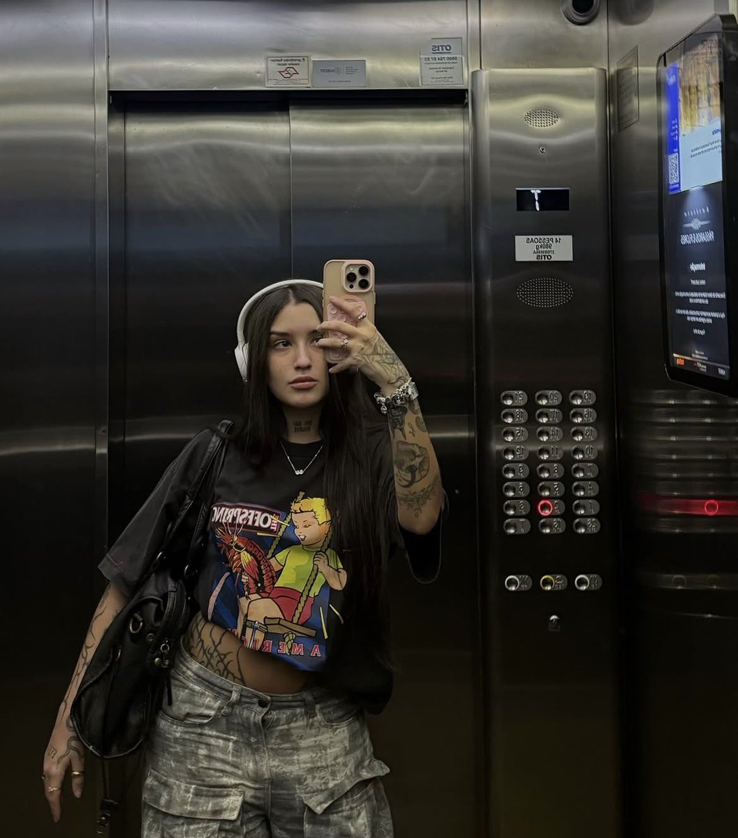 quenn_devils's tweet photo. Pov: a arte de ser e não parecer https://t.co/ButVO4JMlt