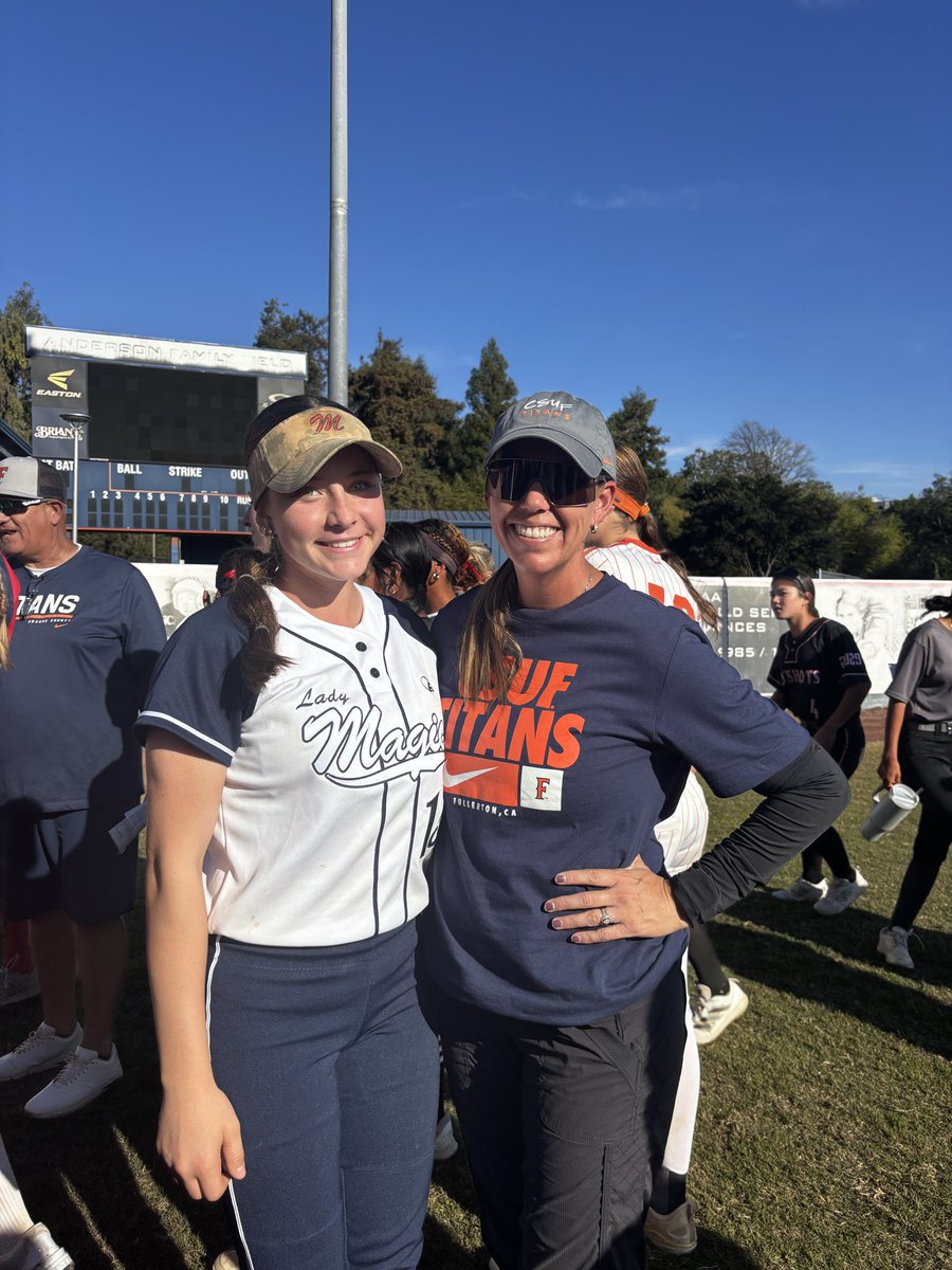Thank you <a href="/Fullerton_SB/">Titans Softball</a> for having me at your camp! I loved learning about your culture and seeing your beautiful facilities! Good luck this upcoming season! Go Titans 🧡🐘💙! <a href="/GinaOaks13/">Gina Oaks Garcia</a> <a href="/LM_Munoz_Asia/">Lady Magic Munoz- Asia</a>