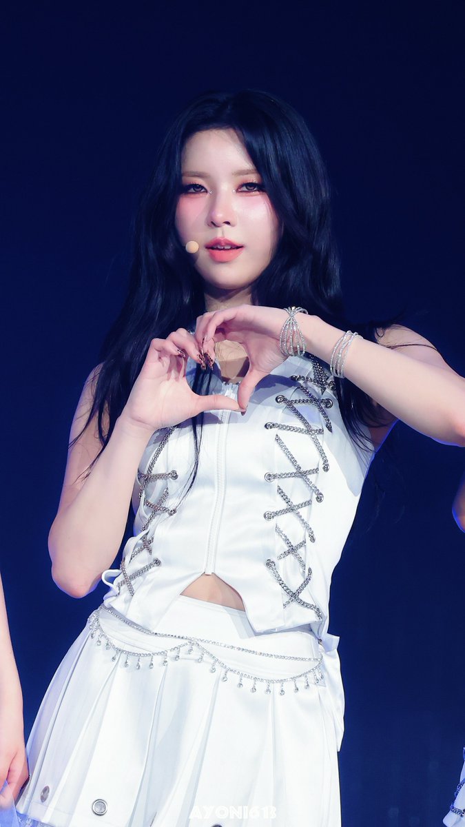 ayoni613 tweet media