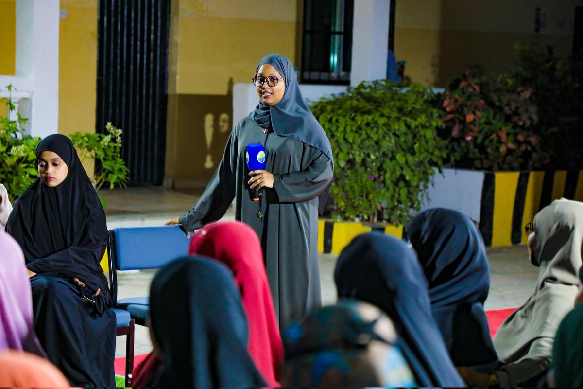 shafici_ibrahim's tweet image. Had an insightful gathering of girls at @MogUniver Faculty Political Science! Facilitating by journalist @FardowsaSheikh, they discussed career pathways, skills, opportunities, and challenges. Empowering women to thrive in their careers! 
 #CareerPathways #GirlsInLeadership