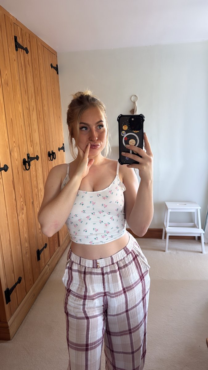 RealAstridWett tweet media