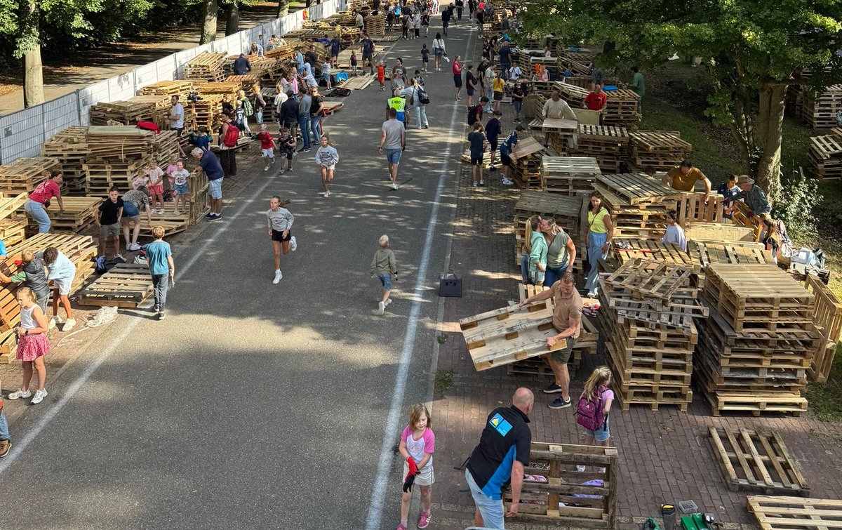 Op woensdag 26 november 2025 om 19.00 uur wordt de raad geïnformeerd over het onderzoek naar de overlast bij het Huttendorp in Bleiswijk eerder dit jaar. Je kunt hierbij aanwezig zijn of het online volgen: tinyurl.com/beeldvorminghu… #beeldvorming