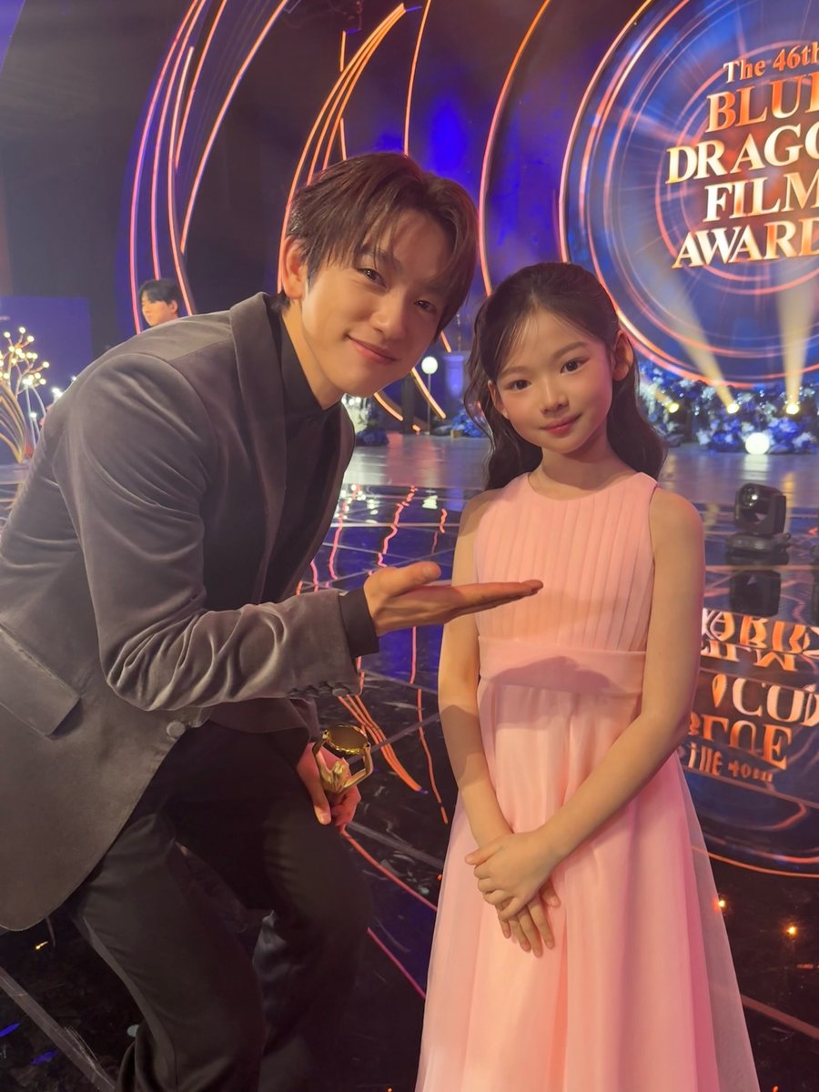 9ummm's tweet image. 남자 영원히 미녀소녀들의 꽃받침을 해줌