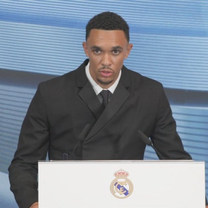 centregoals's tweet image. 🇪🇸🗣️ Sara Duque (Trent Alexander-Arnold’s language coach):

“5 months, that’s all it took, for Trent to learn Spanish.

“When he stood on that stage in Madrid and spoke with calm, clarity, and heart, it wasn’t about fluency.

“It was about respect, courage, and a genuine desire…