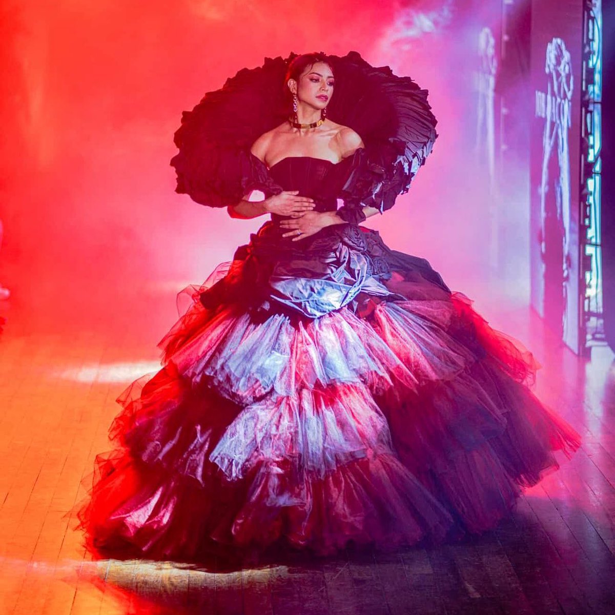 Sparkle_GMA's tweet image. Sang’gre Pirena Madness! 🔥

Glaiza De Castro serves and slays as the final walk at the event, “Glamour Fashion Show: Bloom Kicks Off with The Tremor.”

#GlaizaDeCastro