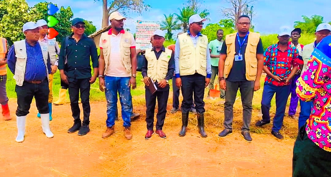OvdaRdcOff's tweet photo. Bas-Uélé : lancement officiel de 387,2 km de routes de desserte agricole. Sous le leadership du DG Cléophas Badiashile Katumba, l’OVDA poursuit le désenclavement rural. 👇
https://t.co/yhURzicpI4

👉 Découvrez plus d’informations sur : https://t.co/4Xc03BQ3eA

#Direction #PROV https://t.co/6f74qAw7l1