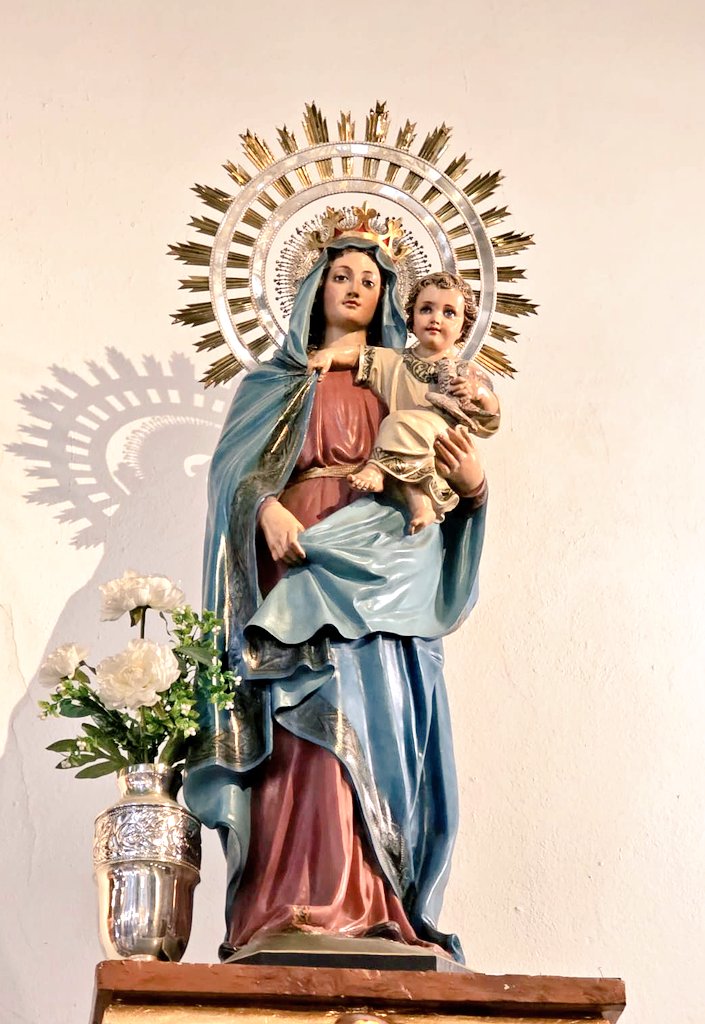 María Santísima, Auxilio de los Cristianos,
ruega por nosotros y por todos los pueblos,
por la paz en el mundo y la reconciliación entre las naciones,
por los que sufren, los que temen y los que buscan esperanza,
y guíanos siempre hacia Tu Hijo, Jesús, Camino, Verdad y Vida.