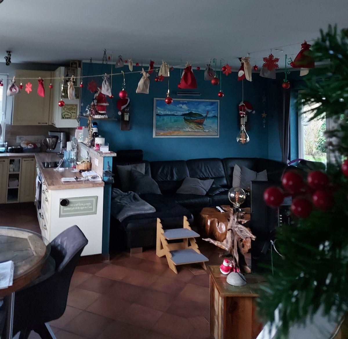 Einfach mal was anderes als nur Politik und Krieg....  
Unser Adventskalender mal etwas anders .