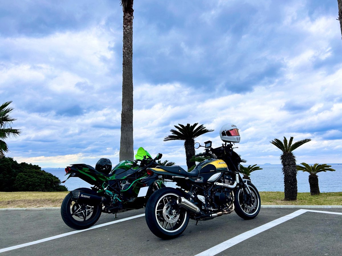 z_lh55's tweet photo. この前後輩と糸島にツーリング行ってダンス踊ったやつ
楽しかったなー
後輩バイクの運転うまかったなー
#漢カワサキ
#ninjah2sx
#z900rs
#糸島ツーリング https://t.co/POYr7nVNP3