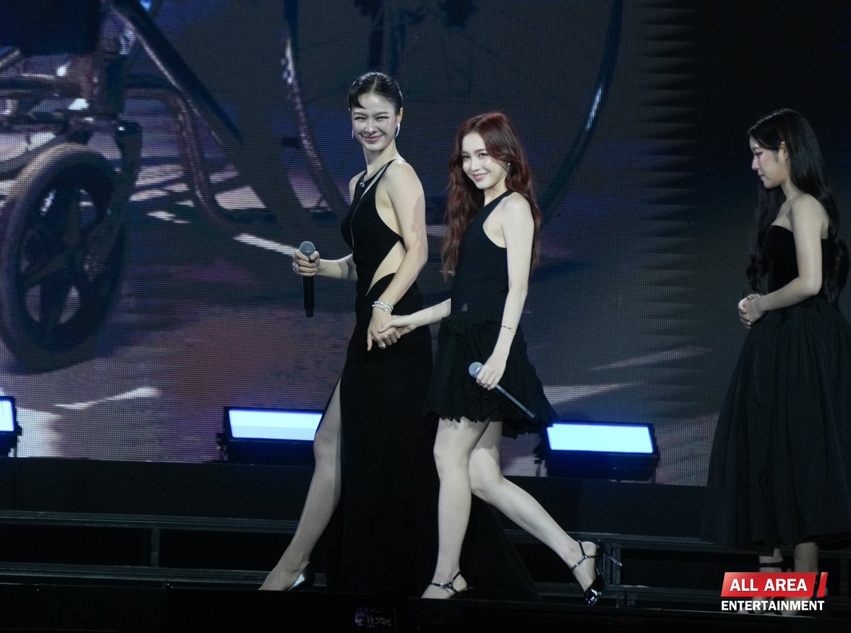 allarea_ent's tweet photo. "Ditto ระฟ้าหล่นสวรรค์" นำแสดงโดย "มิลค์-เลิฟ" ร่วมกับ “ไซซี-พิพลอย-เอิร์น” ในงาน “GMMTV 2026”

MILKLOVE BORN TO SHINE
#GMMTV2026
#MilkLove #มิ้ลค์เลิฟ
#MilkPansa #loverrukk 
#Piployrr #earnpypp_ #ciizezphr https://t.co/n3LPzWggjs