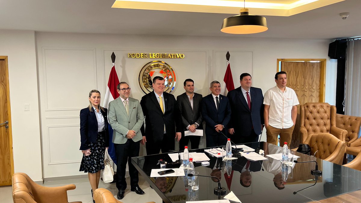 La Comisión Bicameral que tendrá a su cargo el análisis del informe y dictamen de la Contraloría General de la República, se instaló y fue electo como pdte  el senador <a href="/DionisioAmarill/">Dionisio Amarilla Guirland</a> vicepdte el diputado Héctor Figueredo y relatores el senador <a href="/patrick_kemper/">Patrick Kemper</a> y el Diputado