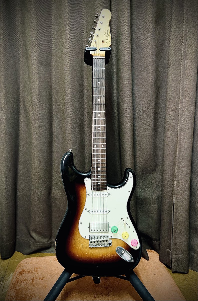 J.W. BLACK GUITARS(JAPON) のピックアップを交換して頂きました