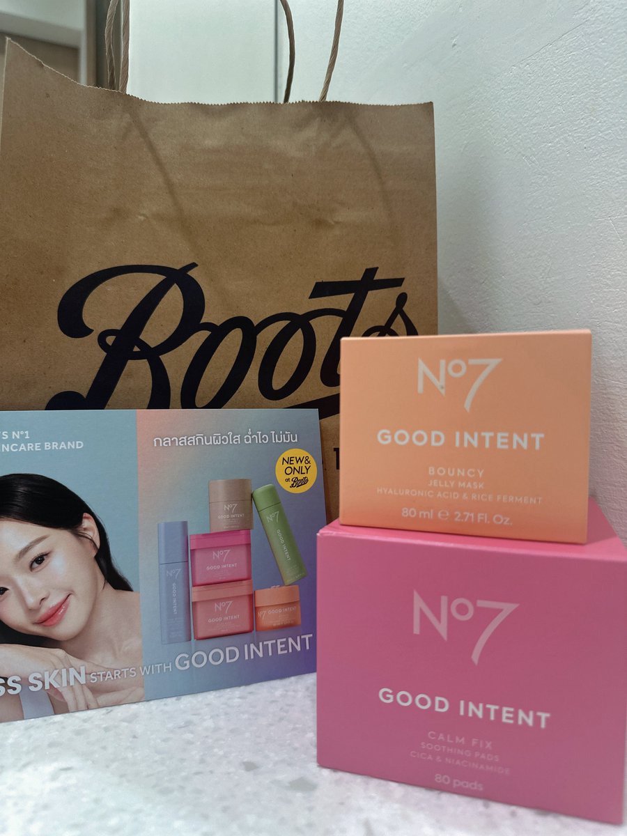ddaisy27_'s tweet photo. ไป Boots ได้อะไรกลับมา ของใหม่!!! No7 toner pad เติมความชุ่มชื้นผิว อีกตัว Jelly Mask ชอบมาก เนื้อเจลลี่นุ่ม ใช้แล้วรู้สึกถึงความอิ่มน้ำ ผิวกลาสสกิน ฉ่ำไว แถมไม่มัน ทั้ง 2 สามารถใช้ได้ทั้งเช้าเย็น สะดวกมาก @BootsThailand #No7GoodIntent #กลาสสกินผิวใส #ฉ่ำไวไม่มัน #LetsGlassSkin https://t.co/O8G8BIlRNh