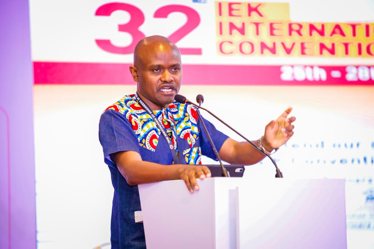 ItsAnnNjeri's tweet image. IEK President Eng. Shammah Kiteme presented a special appreciation gift to Caroline Wanjeri Kihara, KCB Bank’s Director of Mortgage Business, during the 4th Future Leaders Summit in Mombasa, recognizing her contribution to the event.#32ndIEKConvention #EngineeringtheFuture.