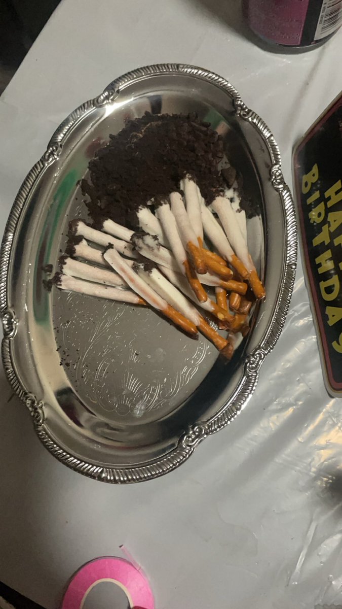 mothchick's tweet photo. birfday cake i made myself https://t.co/qqz3MJ4v1u