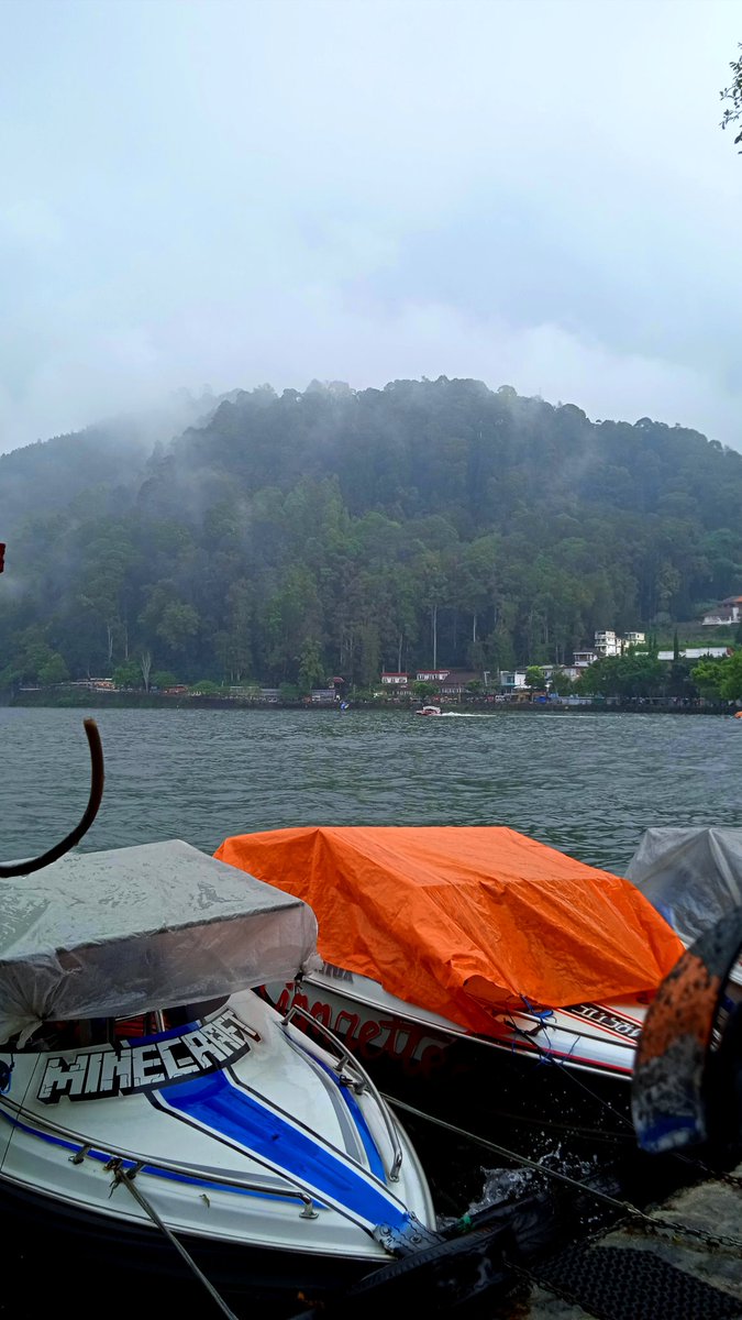 Telaga Sarangan after rain🍃
pengen kesana lagii huhuu