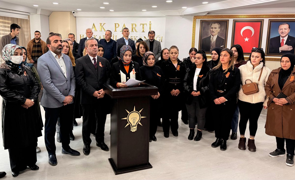 #25KasımKadınaYönelikŞiddeteKarşıUluslararasıMücadeleGünü dolayısıyla

81 İlde eş zamanlı olarak düzenlenen basın açıklamasını;

İl binamızda Kadın Kolları Başkanımız sn.<a href="/GunesHyv/">Güneş Hayva</a>  tarafından İl Başkanımız sn <a href="/KayaZeydin/">Av. Zeydin KAYA</a> ve yöneticilerimizin katılımıyla gerçekleştirildi.