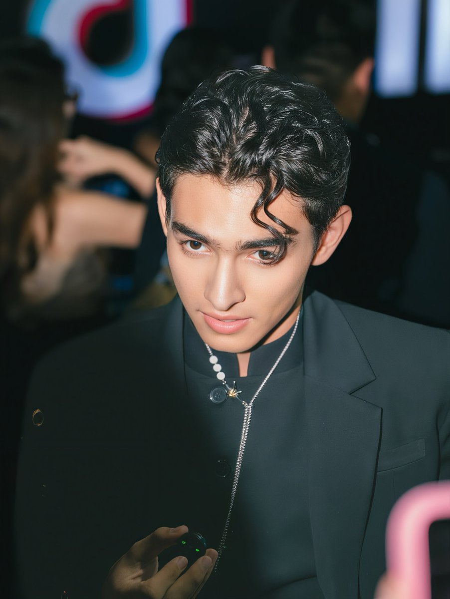 lockbils's tweet image. face card