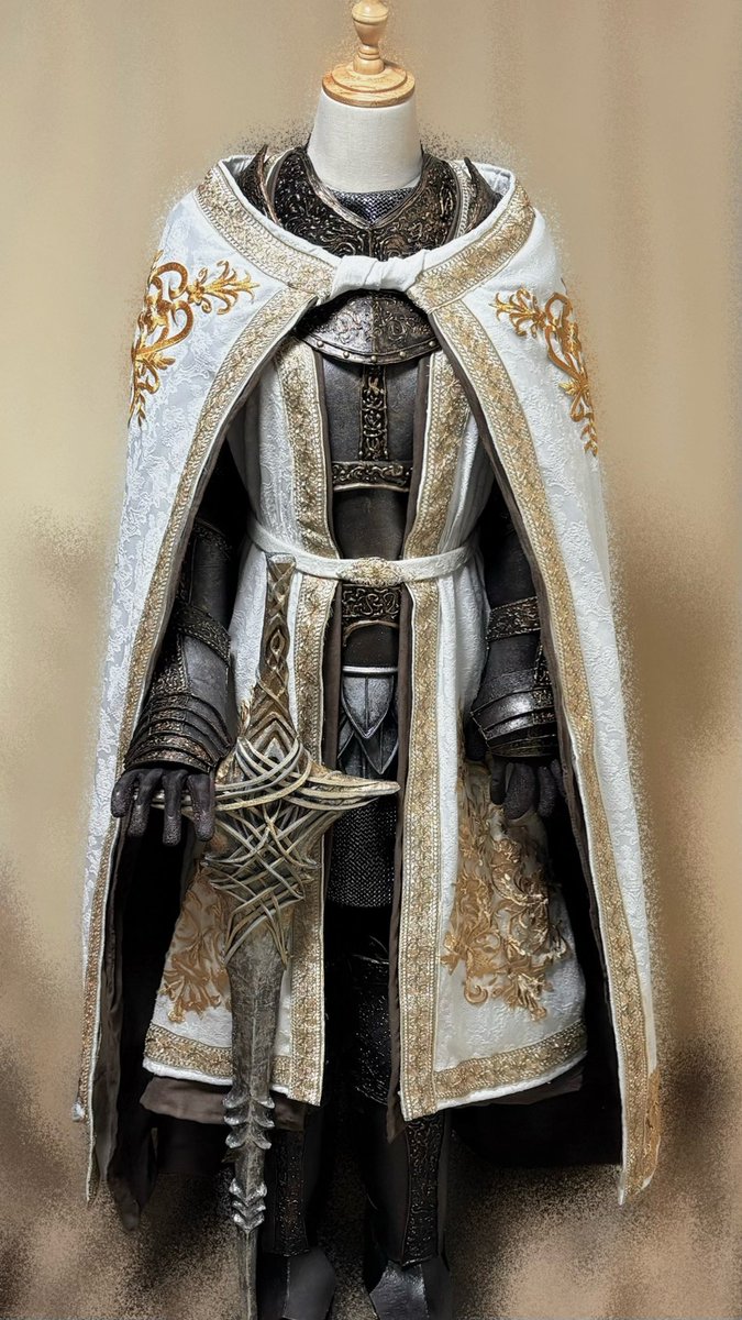 ELDENRING DLC
針の騎士レダの衣装を作りました🪡

初めて甲冑作ったよ〜やっと造形レイヤー名乗れるようになった✌️
造形部分は型紙から全て自作