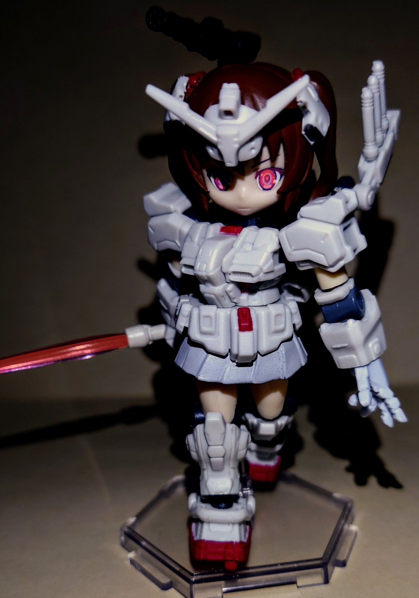 lbfEBpnLhPF0O8n's tweet image. ３連休で今更ながら 復讐のレクイエム を視聴。
アンサンブル とAQS を組み合わせてみました。

怖いガンダムEXの雰囲気を出したくて、ちょっと画像の明暗を調整してみましたが…
どうでしょうか？(^−^)

#モビルスーツアンサンブル
#アクアシューターズ
#MS少女