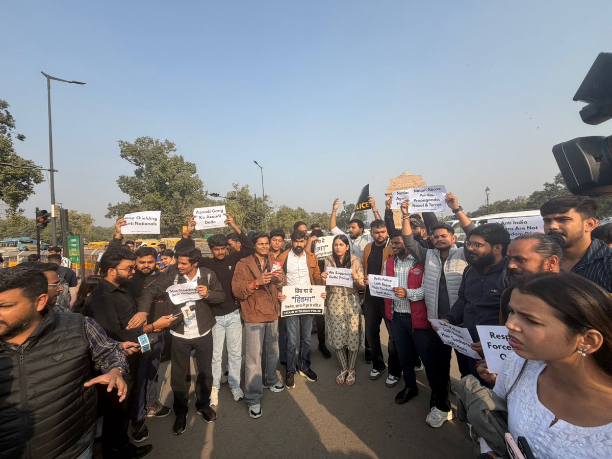 SanjayR16233848's tweet photo. Our protest is simple: Reject terror, reject Naxalism, support Delhi Police for maintaining peace. @yss_group #StandWithDelhiPolice https://t.co/Zmfwx5WjMf