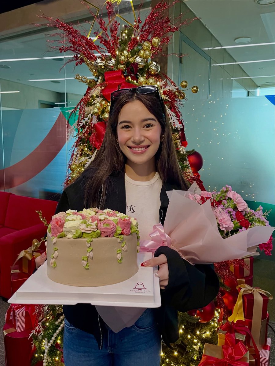 aintreich's tweet photo. star magic welcomes reich back from bnk. thank you, star magic fam! 🫶🏼

link: https://t.co/dWDFUidCwF

#ReichAlim | @reich_ra3 https://t.co/4ur9PmvDFH
