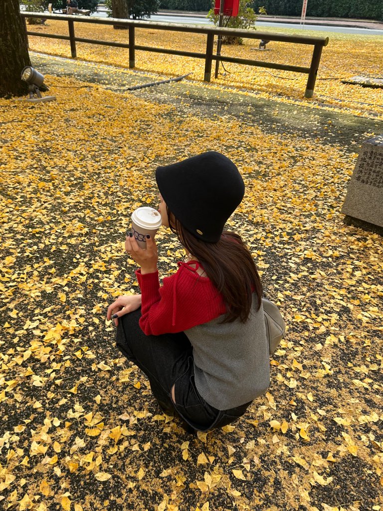 mayu tweet media