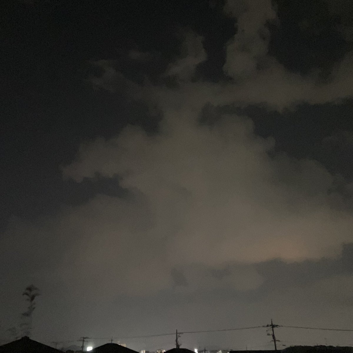Sally_812's tweet image. I’m home 🏡

#tadaima 
#eveningsky 
#イマソラ　
#キリトリセカイ　
#夜景　
💟☮️