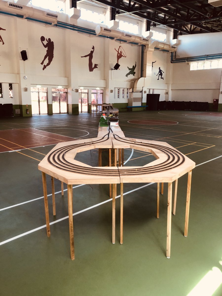 ANE_MODEL_TECH's tweet image. 新しい free-mo ループレイアウト用の収納・運搬台がついに完成し、第一段階のテストも無事クリアしました。これでモジュールを安全に保管しながら長時間運転テストができそうです。今後の発展もぜひ見守ってください。
#freemo #鉄道模型