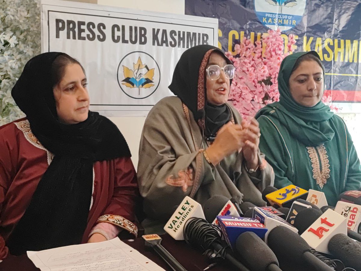 ddnewsSrinagar's tweet image. The J&amp;amp;K Women’s Employees Association today held a press conference at the Press Club of Kashmir, announcing the launch of the Women’s Employment Association in Srinagar.