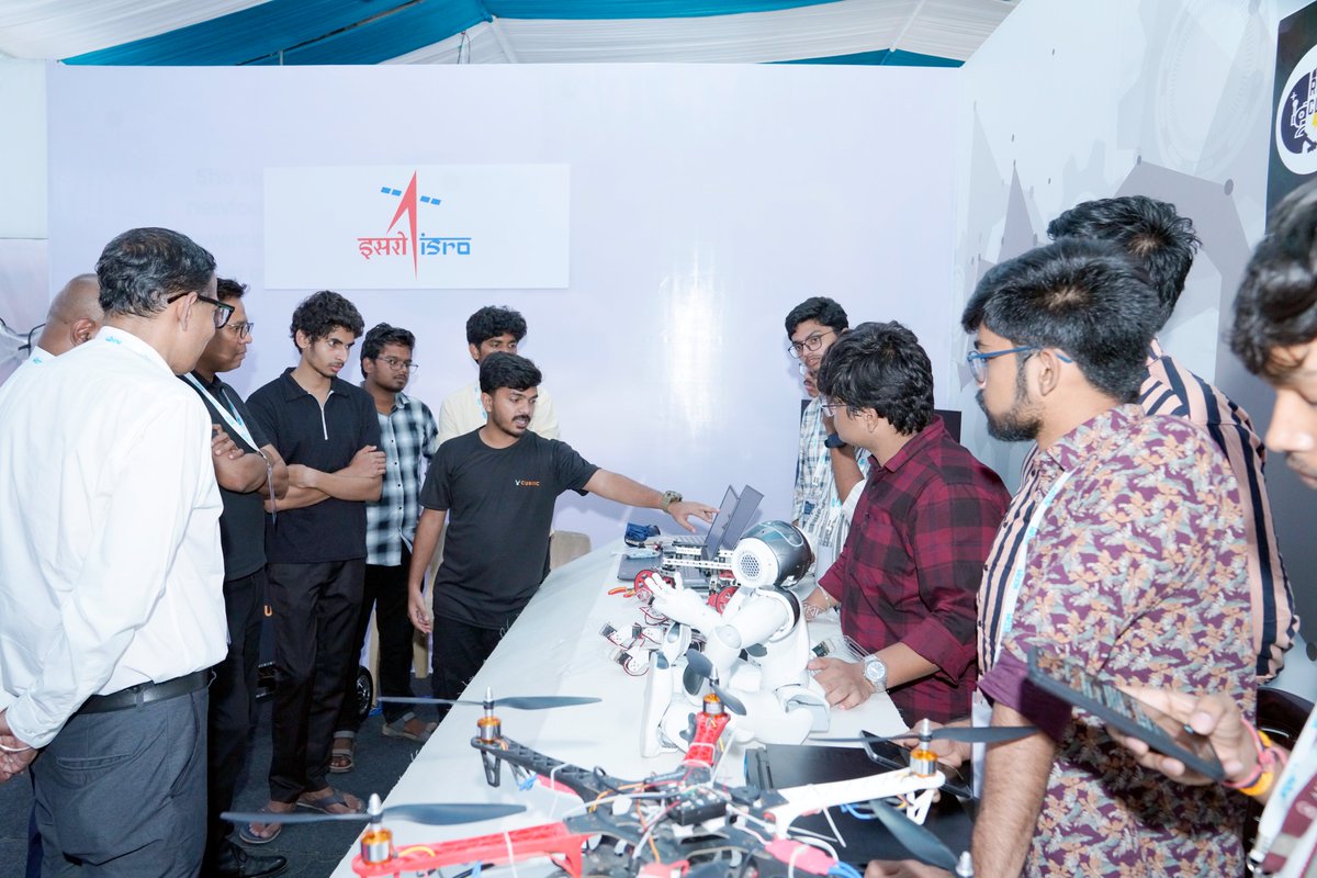 HuLabs2013's tweet image. 🤖 Robo Expo | ICRM25
The Robo Expo at ICRM25 showcased 25+ cutting-edge innovations — humanoids, drones, medical bots &amp;amp; more! Powering India’s robotics revolution.
#ICRM25 #RoboExpo #Robotics #AI #Automation #Innovation