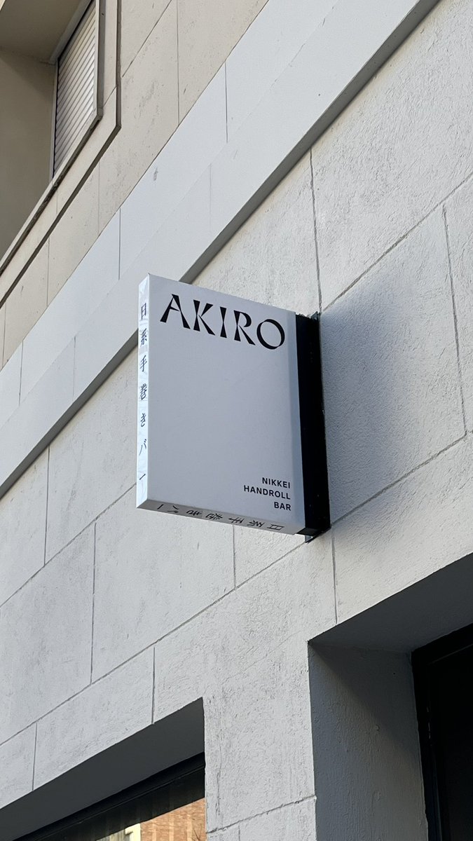 <a href="/Bonbibendum/">Bonbibendum</a> La copia es descarada en todos los aspectos, pero <a href="/LuisA_Gaman/">Luis Arevalo Navarro</a>  debería estar orgulloso. Akiro es único y no lo supera nadie. En mi top sitios favorito de Madrid siempre.