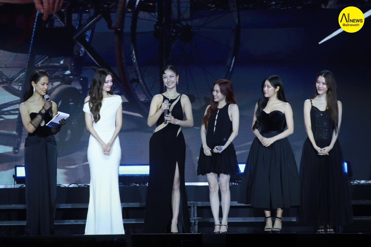 AllNews_th's tweet photo. "Ditto ระฟ้า��ล่นสวรรค์" นำแสดงโดย "มิลค์-เลิฟ" ร่วมกับ “ไซซี-พิพลอย-เอิร์น” ในงาน “GMMTV2026 MAGIC VIBES MAXIMIZED” 

MILKLOVE BORN TO SHINE

#GMMTV2026
#MilkLove #มิ้ลค์เลิฟ
#MilkPansa #loverrukk 
#Piployrr #earnpypp_ #ciizezphr
#GMMTV https://t.co/g5ouI45gVy
