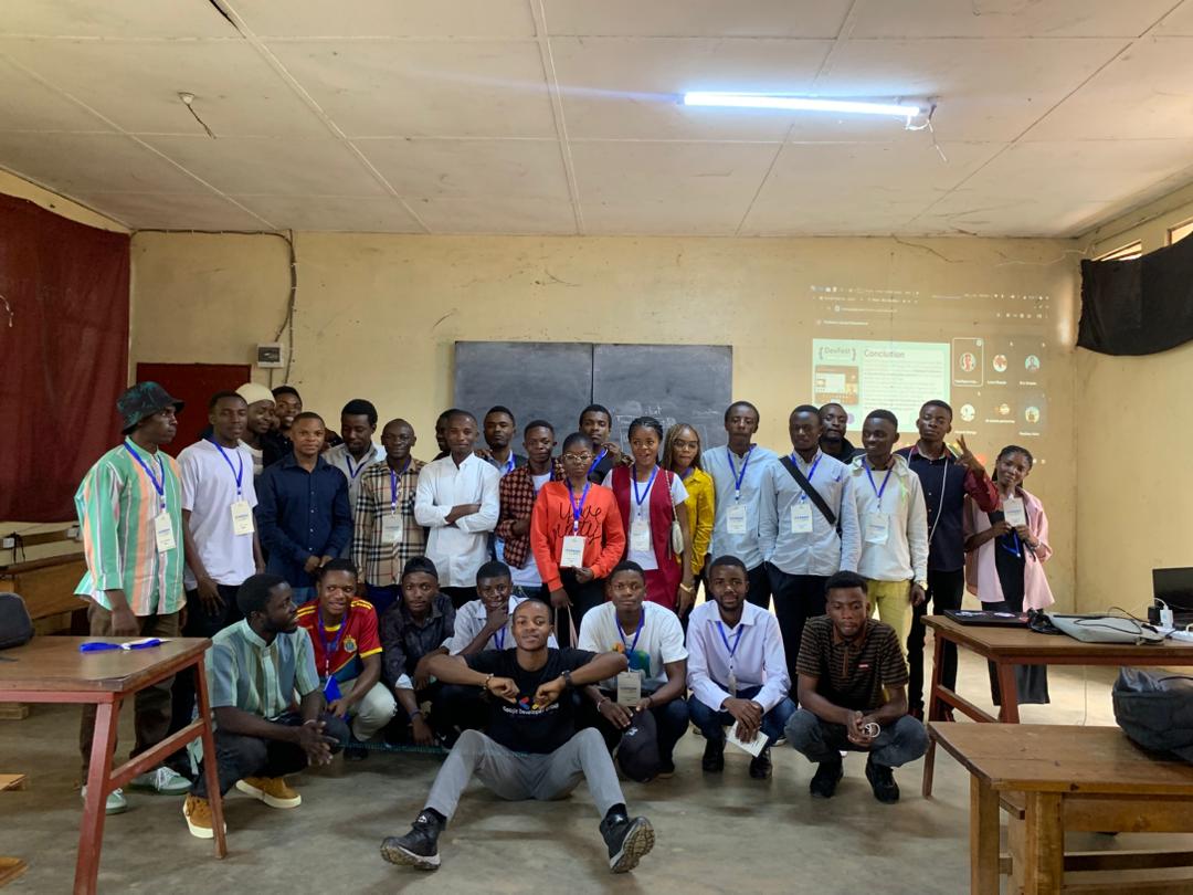 JonasAhana's tweet image. Fier de faire partie du #LearningChallenge de #GDGonCampus – #ISP Bukavu avec mes amis ! Ensemble, on apprend, on se motive et on grandit dans la tech. C’est plus qu’un défi, c’est une aventure d’équipe vers l’excellence ! Notre attention est focalisée sur le web💻🚀 #TimeWork