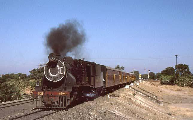 AnanthOnTrack's tweet photo. A beautiful photo of YL 5126 at the entrance to the loop at Visavadar station near Junagadh, captured sometime during the 1980s. About 264 engines of this class were imported from four companies to India. This loco was imported from Henschel &amp; Sohn in 1956. @somnath1978 @sambitnk https://t.co/QQlTFwSzbs