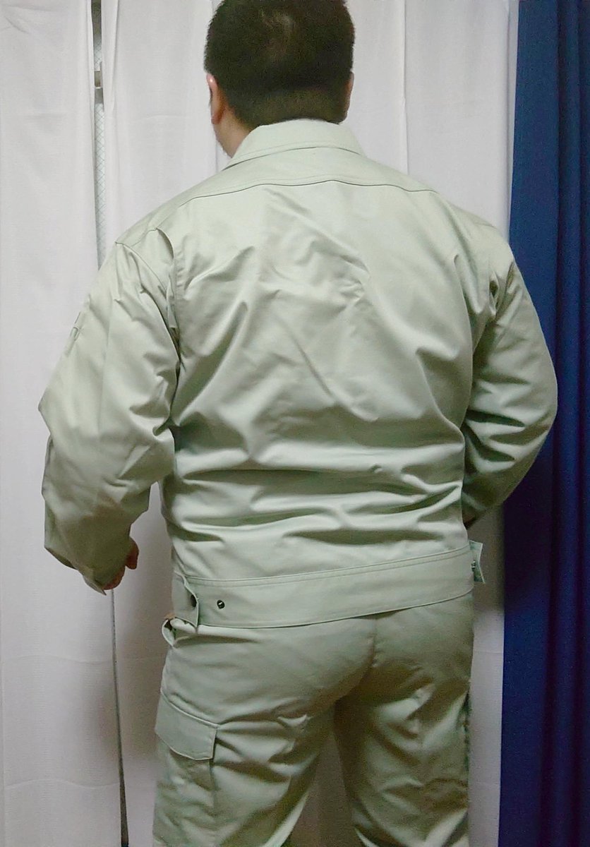 tea_peya's tweet photo. おっさんリーマン作業着の日
今日は天気が悪かったですけど、作業着で仕事してました。
作業着はスーツよりも動きやすいです。
しりしりのお陰で健康診断至上一番良い結果でした。（検査が必要には変わりないレベルが低い中でのいい結果）
ランニングも継続しよっと。
さて明日は水曜日、ガンバロー!! https://t.co/GSKKpmFw2n