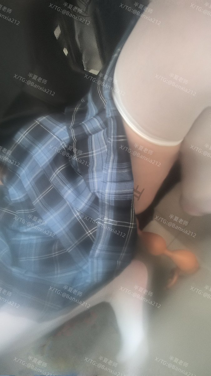 肉腿白丝吊带袜，肚子里面大拉珠！
（我超喜欢这张🥰）
