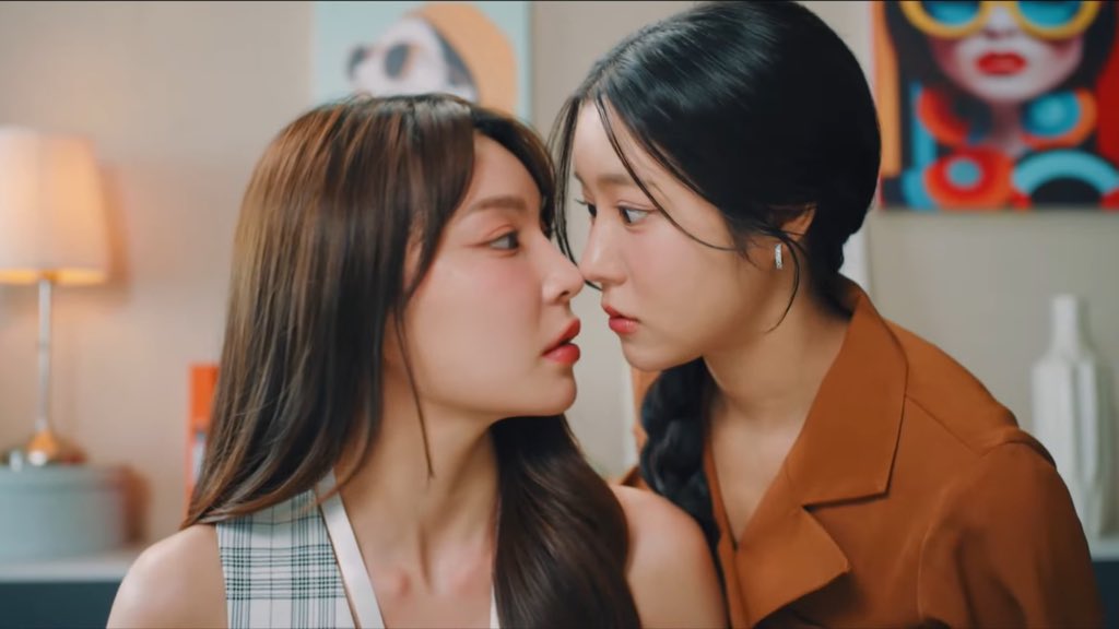 glonair's tweet image. แกคะ #ลัลล์ไม่ชอบไวน์  #enimieswithbenefits 
นำแสดงโดย #แจนเฮจิงจิง คือฮ้อตมากกกก ฮ้อตเกินคาด และดูวายป่วงมากๆ

#GMMTV2026