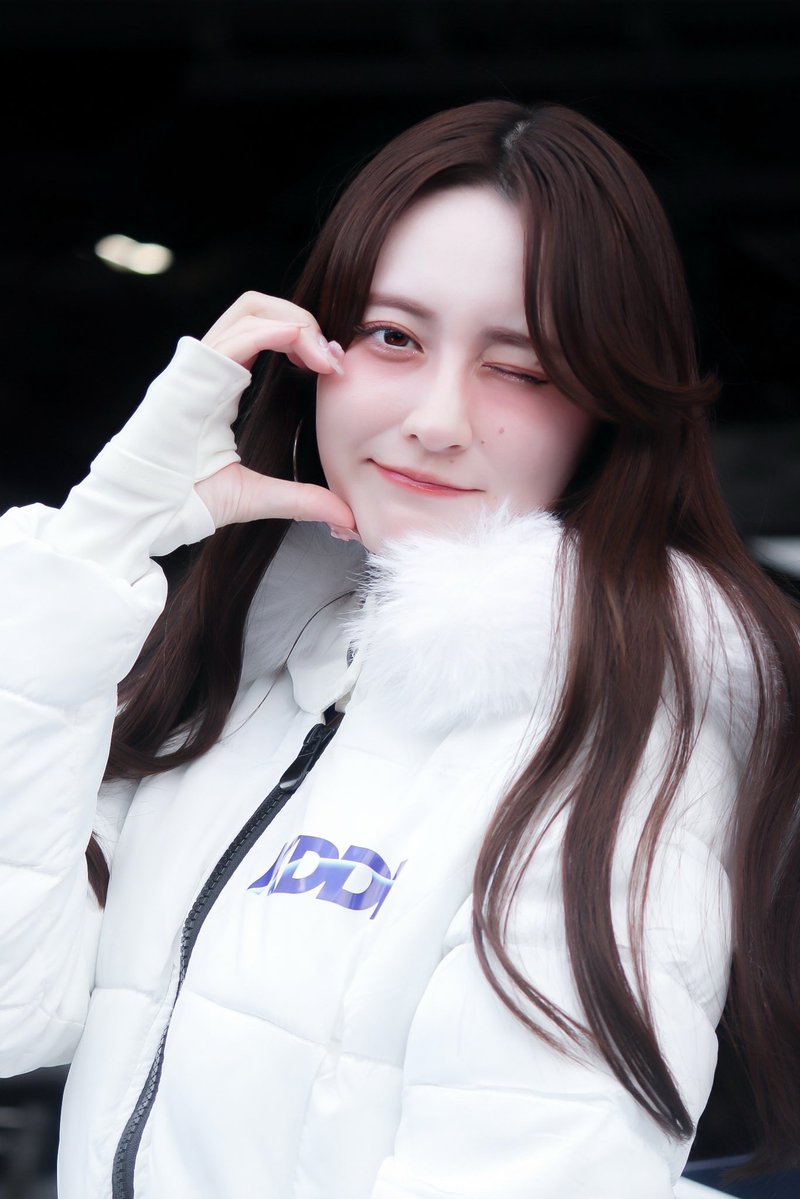 RakuEva2's tweet image. 2025 SUPER FORMULA Rd.10-12 鈴鹿サーキット

#KDDIレースアンバサダー 
鈴木南美( @suzunamiii )さん

最強かわいい🤍
#sformula #KDDI #鈴鹿サーキット #鈴木南美