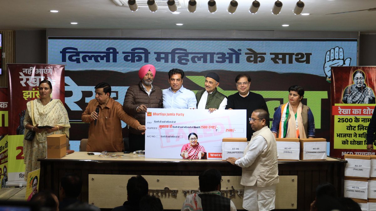 INCDelhi's tweet image. दिल्ली प्रभारी श्री @qazinizamuddin सह प्रभारी श्री @danishabrar2016
श्री @SSDannyBandala
दिल्ली प्रदेश कांग्रेस कमेटी अध्यक्ष श्री @devendrayadvinc  कम्युनिकेशन चेयरमैन श्री @INCanilbhardwaj दिल्ली महिला कांग्रेस अध्यक्ष श्रीमति @PushpaSinghINC महत्वपूर्ण प्रेसवार्ता में…