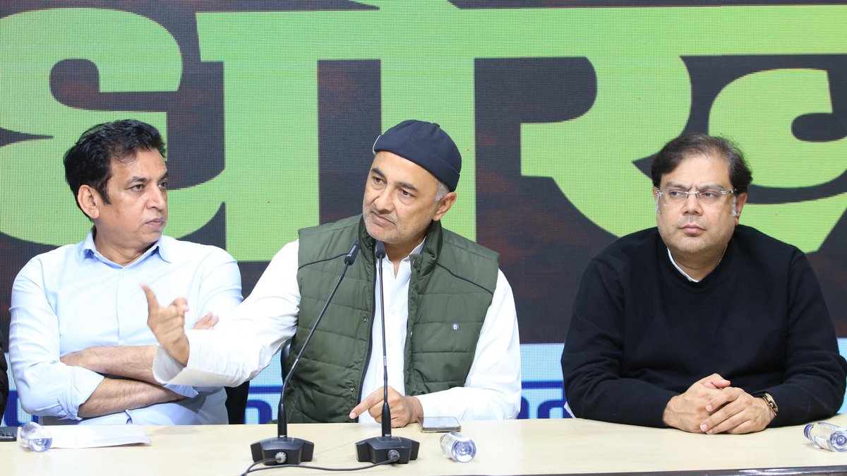 INCDelhi's tweet image. दिल्ली प्रभारी श्री @qazinizamuddin सह प्रभारी श्री @danishabrar2016
श्री @SSDannyBandala
दिल्ली प्रदेश कांग्रेस कमेटी अध्यक्ष श्री @devendrayadvinc  कम्युनिकेशन चेयरमैन श्री @INCanilbhardwaj दिल्ली महिला कांग्रेस अध्यक्ष श्रीमति @PushpaSinghINC महत्वपूर्ण प्रेसवार्ता में…