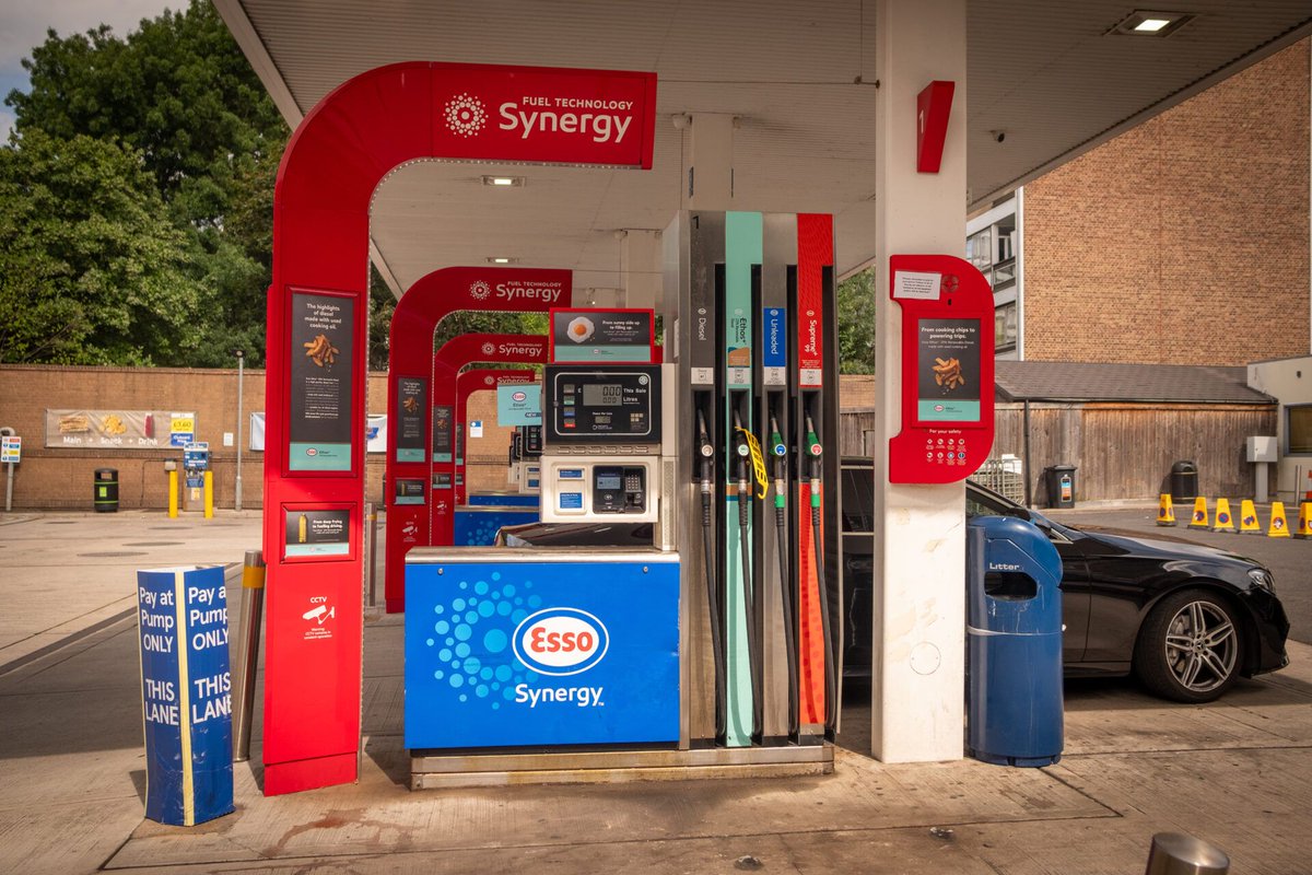 Ahead of the budget, a #Fairfuel UK survey shows nearly half of 63,000 respondents want Fuel Duty cut by up to 20p per litre, with small businesses saying a reduction would help unlock investment. Read more: buff.ly/cvBCfLs 
#Fleet