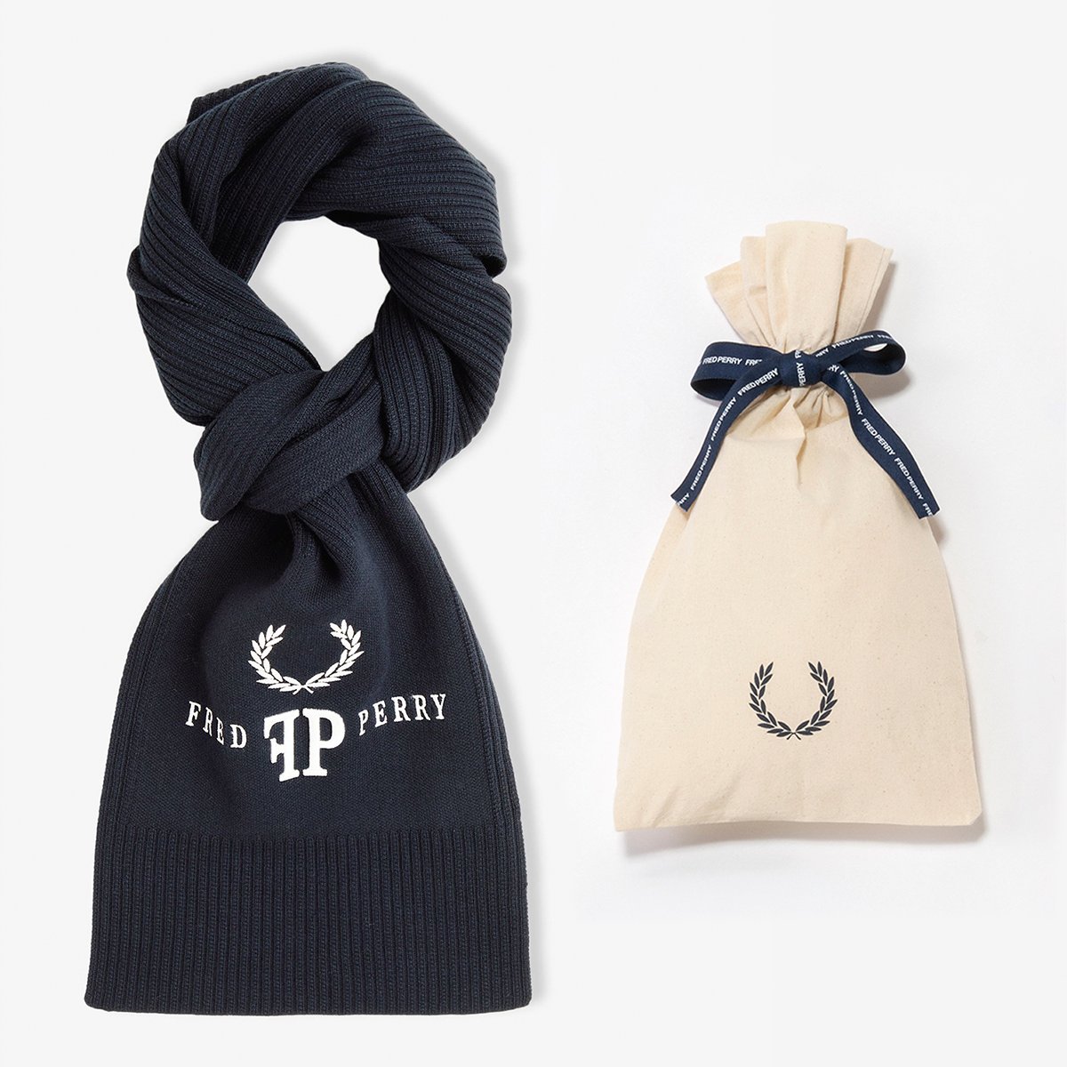 zozojp's tweet image. ／
先行予約受付開始📢
ZOZOTOWN限定ロゴモノグラムビーニー&amp;amp;マフラー✨
＼

ここでしか手に入らない
限定デザインアイテムをクリスマス前にゲット🎄

▼販売はこちらから
zozo.jp/shop/fredperry…