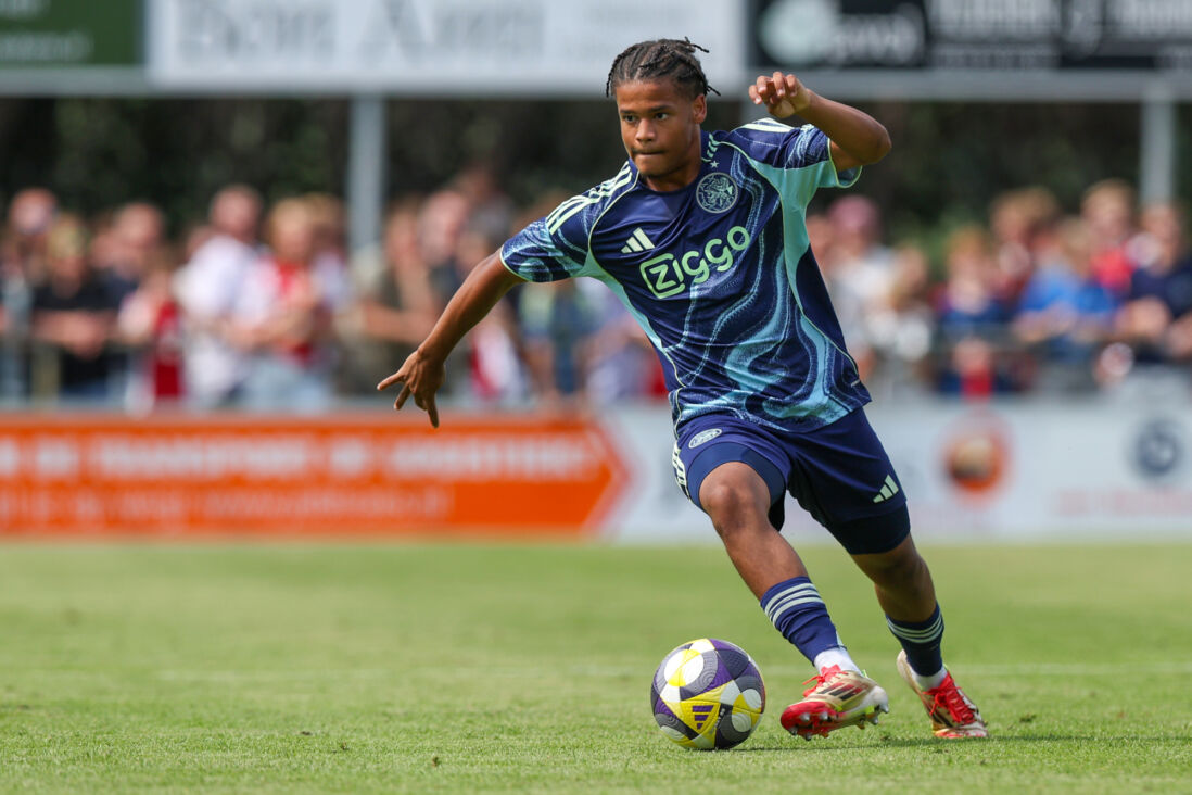 AjaxNewsZone's tweet image. Ze zijn verre van perfect, maar geef de talenten de kans om te rijpen en misschien wel te verrassen! Want Ajax en eigen jeugd moet weer een goed huwelijk worden 🙏🏼

#Ajax