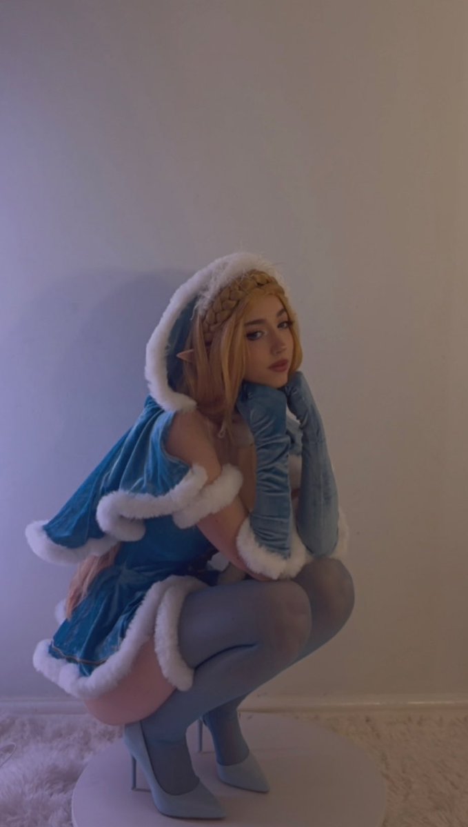 MOUSE_C4T's tweet image. Christmas / winter Princess Zelda cosplay 
#cosplay #cosplayer #zelda